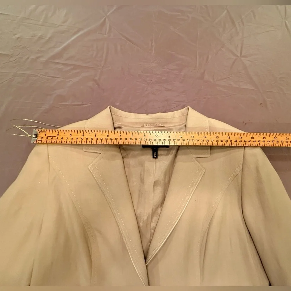 Escada Linen Cream Pleat back Blazer/Jacket Size 44/XL MSRP $325 - Picture 4 of 15
